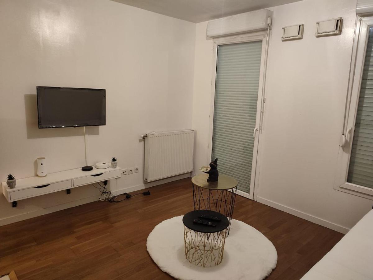 Appartement Chaleureux studio Kaïs à Bron Extérieur photo