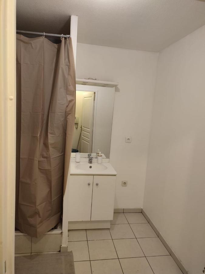 Appartement Chaleureux studio Kaïs à Bron Extérieur photo